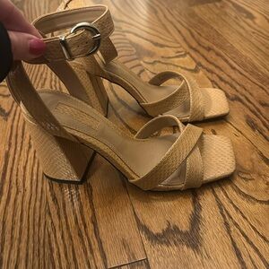 Topshop women’s neutral heels - size 37- worn twice- EUC - snakeskin pattern
